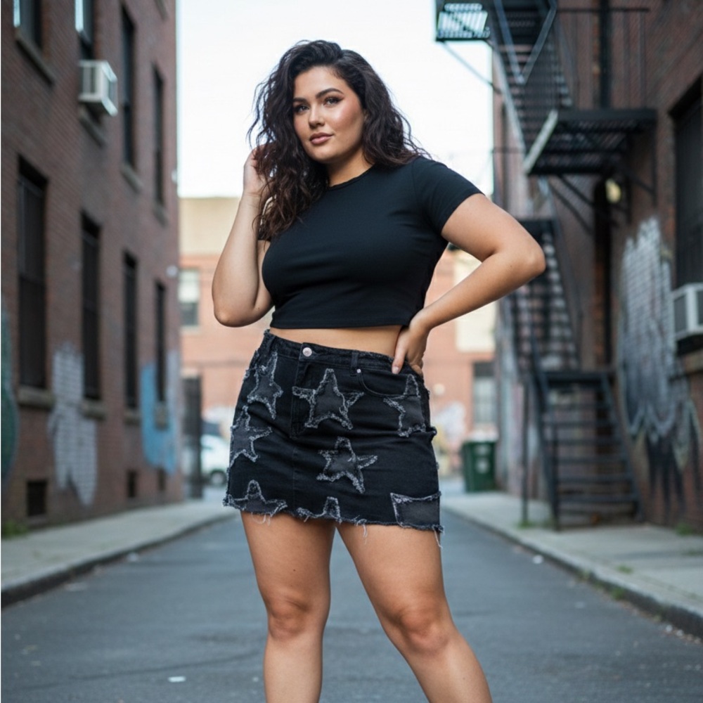 SHEIN Black Distressed Star Mini Skirt